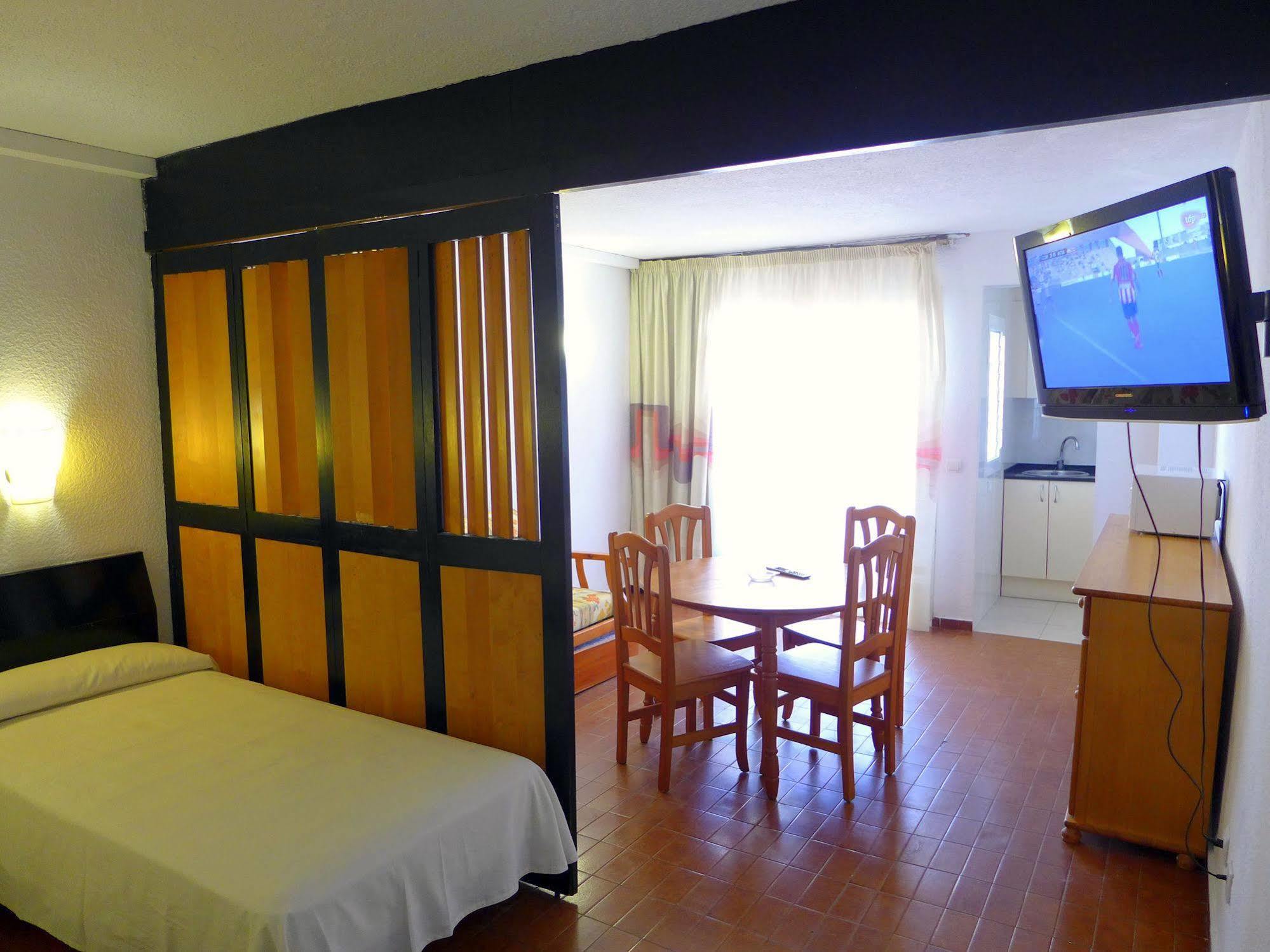 Apartamentos Alboran-Arysal 살루 외부 사진
